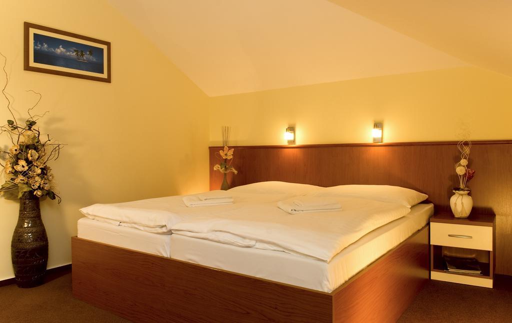 Penzion Franko Hotel Zvolen Room photo